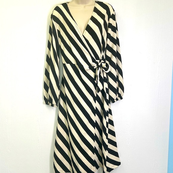 H&M - Black And White Stripe Balloon Long Sleeve Wrap Dress Size Medium - Picture 2 of 12